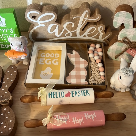 13. Misc lot of Easter decor - Picture 2 of 6